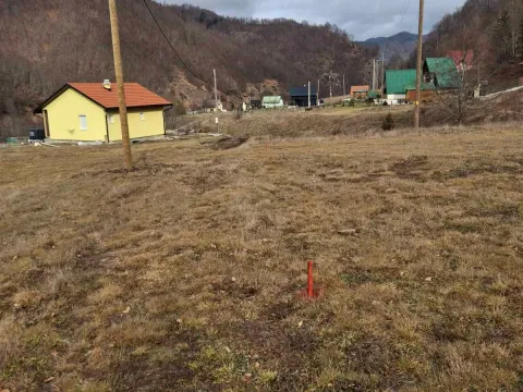 Zemljište in Veruša