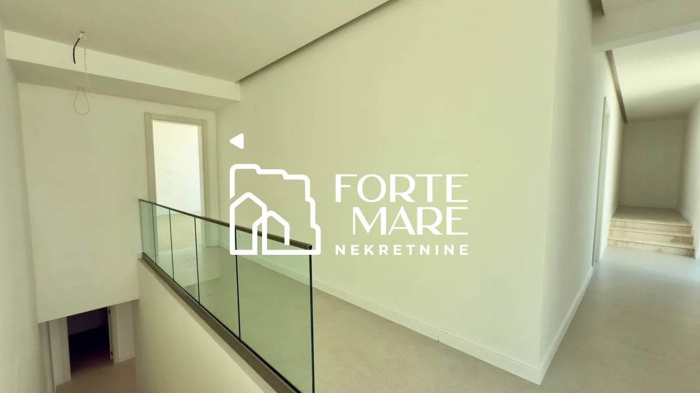 Sale, house, 350m², Krašići, Tivat