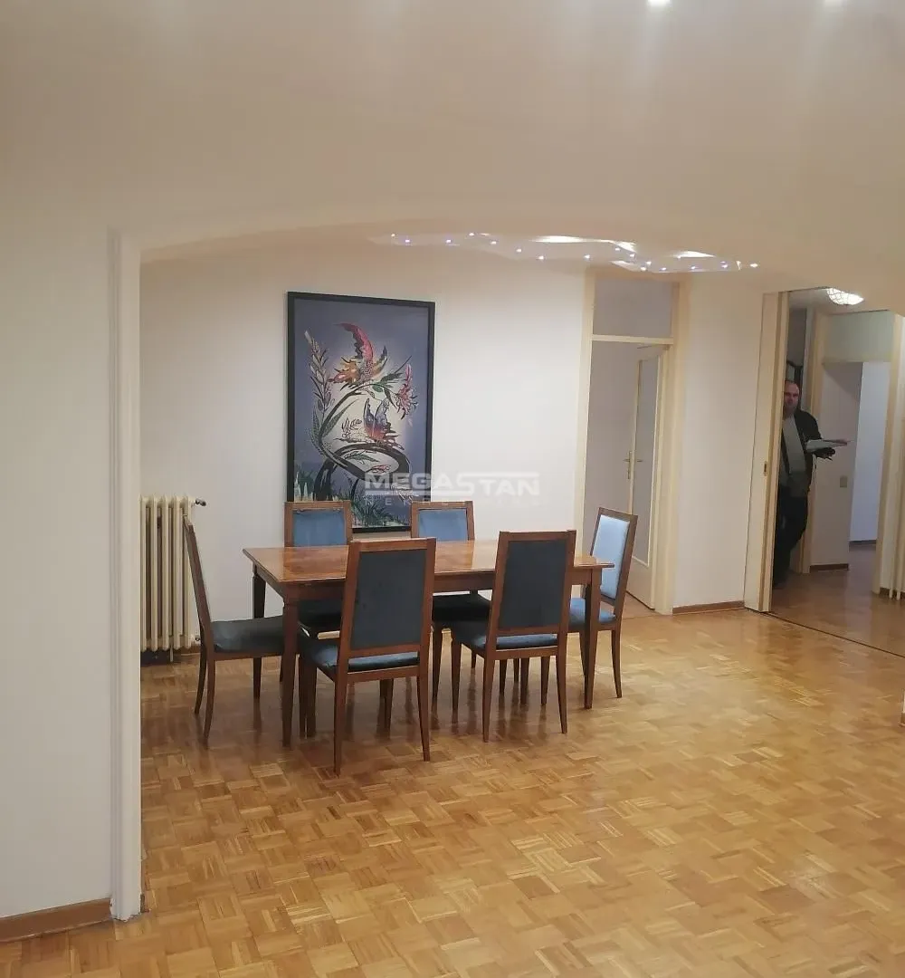Rent, four bedroom apartment, 115m², Kalenić Pijaca, Vračar Sve Podlokacije