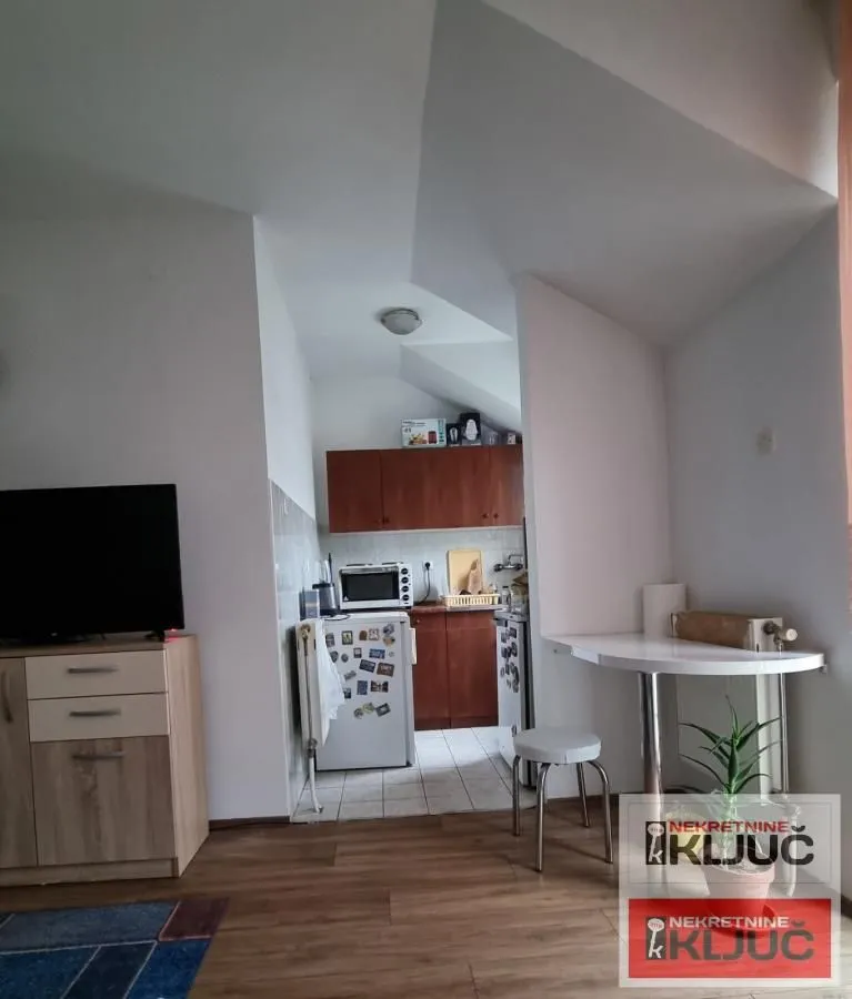 Izdavanje, garsonjera, 32m², Centar, Novi Sad