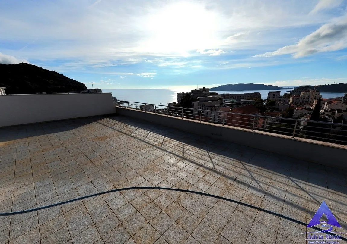 Sale, three bedroom apartment, 184m², Bečići, Budva