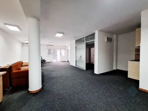 Izdavanje, poslovni prostor, 1000m², Centar, Podgorica - image 6