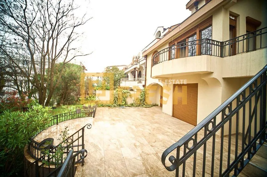 Izdavanje, kuća, 100m², Gorica C, Podgorica