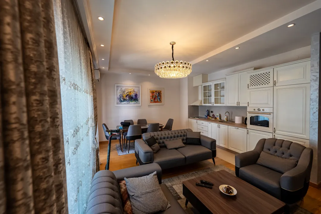 Izdavanje, dvosoban stan, 80m², Kruševac, Podgorica