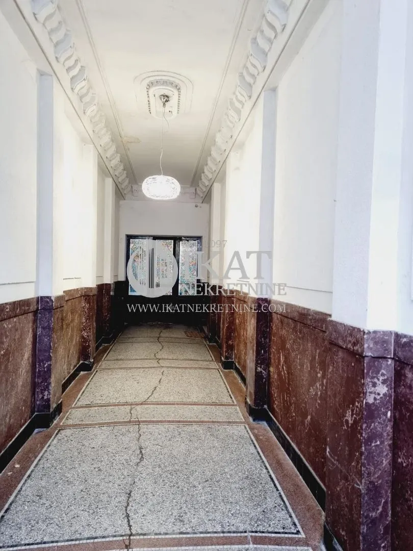 Sale, two bedroom apartment, 44m², Kalenić Pijaca, Vračar Sve Podlokacije