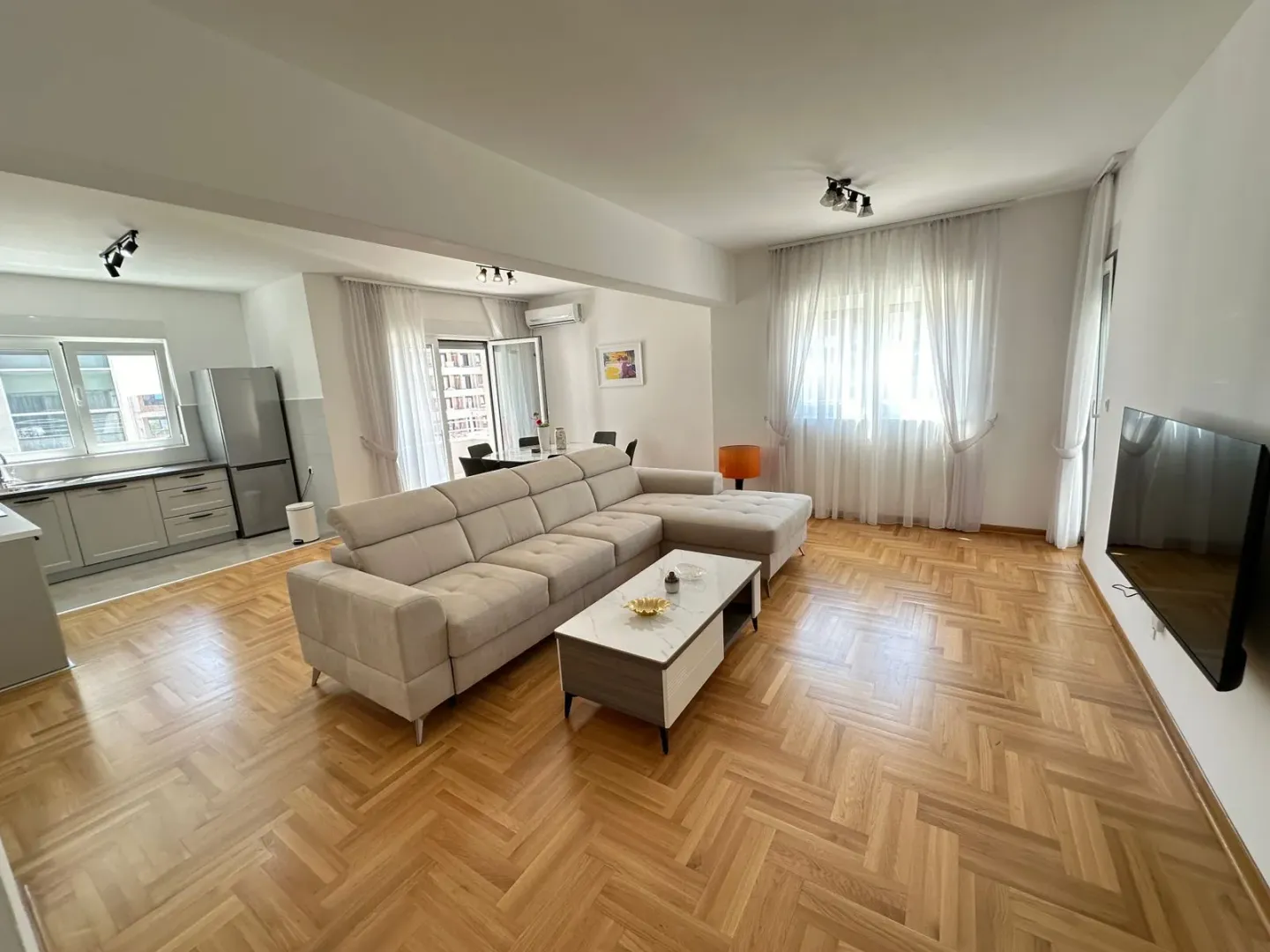 Rent, four bedroom apartment, 129m², Bečići, Budva
