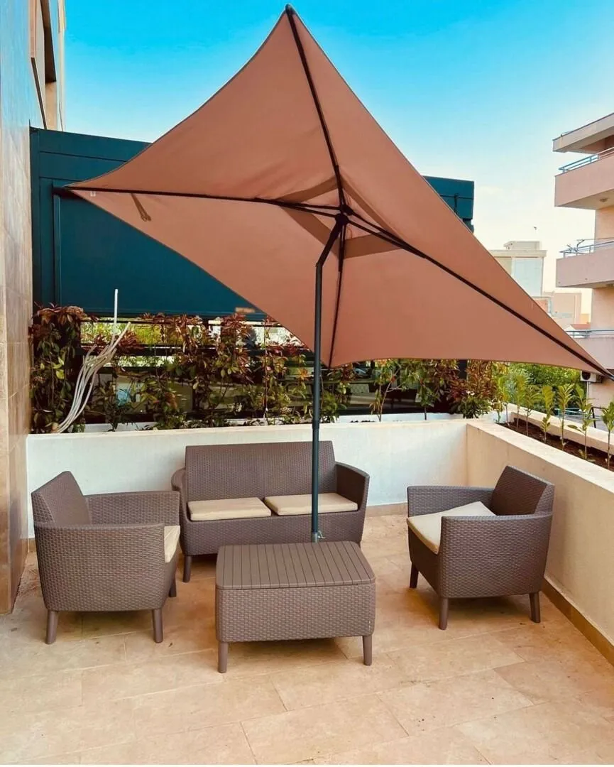 Izdavanje, jednosoban stan, 72m², Tivat, Crna Gora