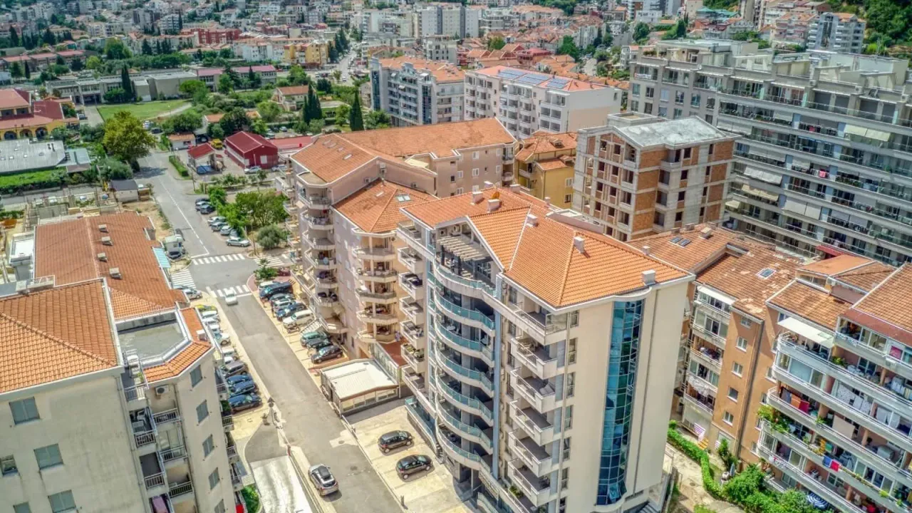 Prodaja, četvorosoban stan, 188m², Rozino, Budva