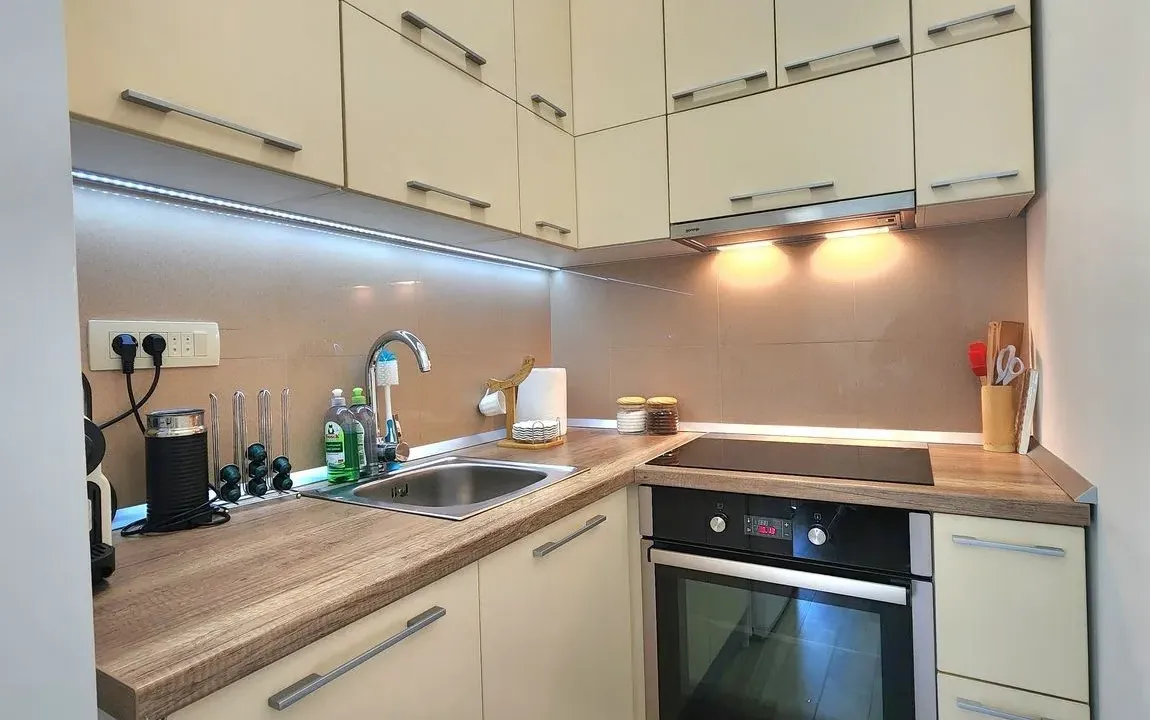 Izdavanje, jednosoban stan, 53m², Centar, Budva