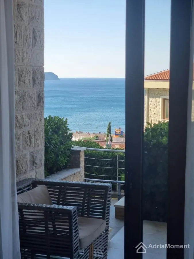 Sale, studio apartment, 70m², Bečići, Budva