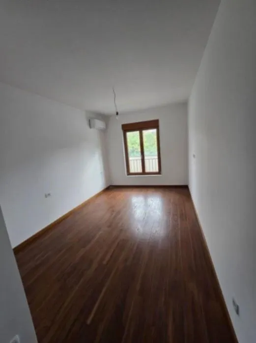 Izdavanje, trosoban stan, 96m², Master Kvart, Podgorica