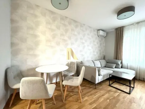 Stan in Adamovićevo Naselje