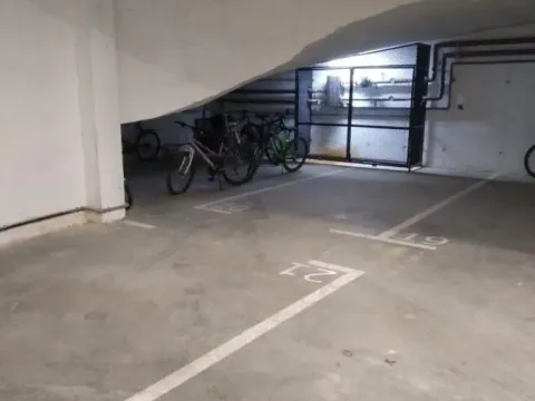 Parking garaža in Telep