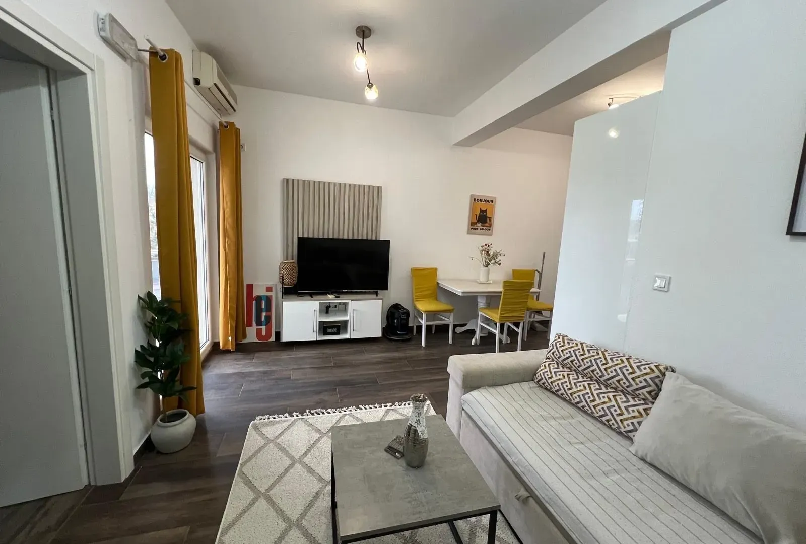 Rent, two bedroom apartment, 56m², Tivat, Crna Gora