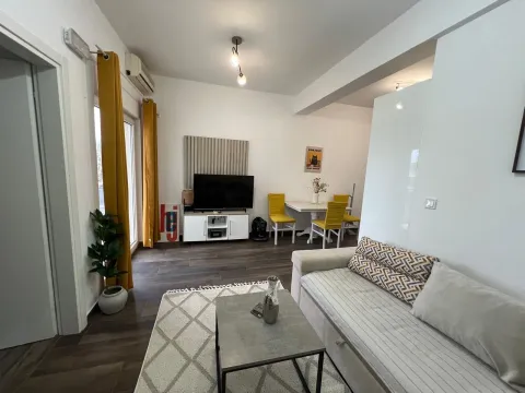 Izdavanje, dvosoban stan, 56m², Tivat, Crna Gora - image 9