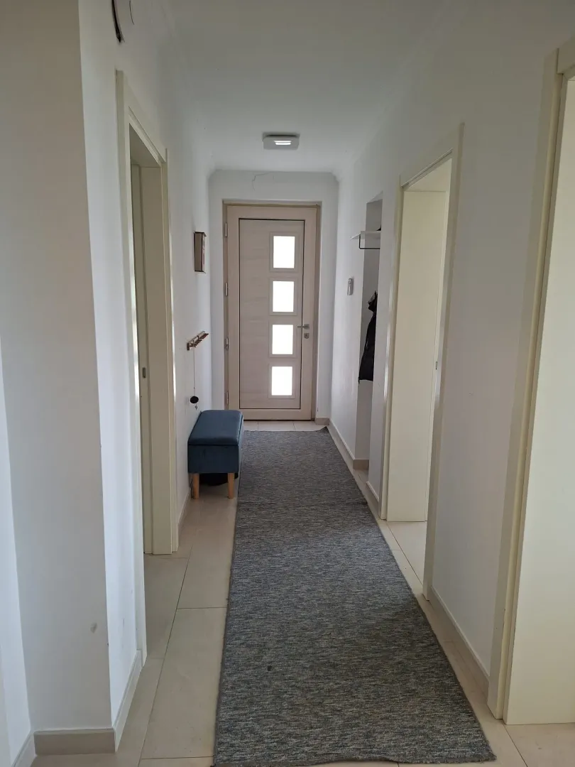 Izdavanje, trosoban stan, 150m², Donja Lastva, Tivat