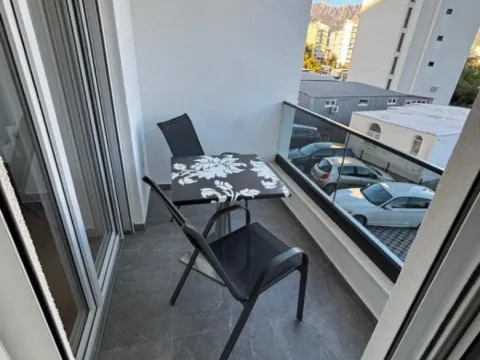 Izdavanje, jednosoban stan, 50m², Centar, Bar - image 11