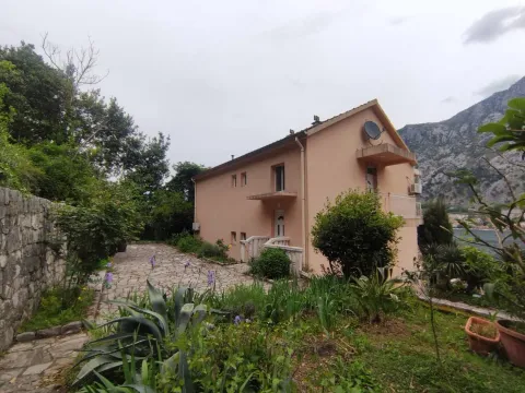 Kuća in Muo