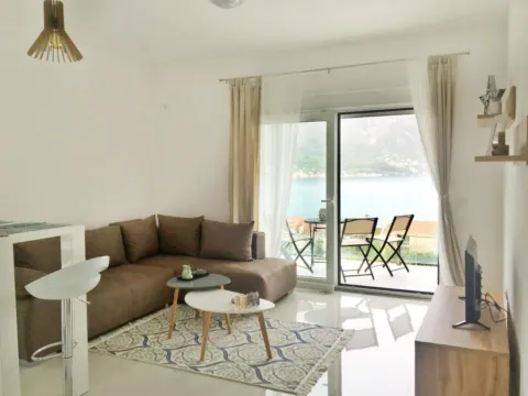 Izdavanje, stan, 52m², Dobrota, Kotor - image 9