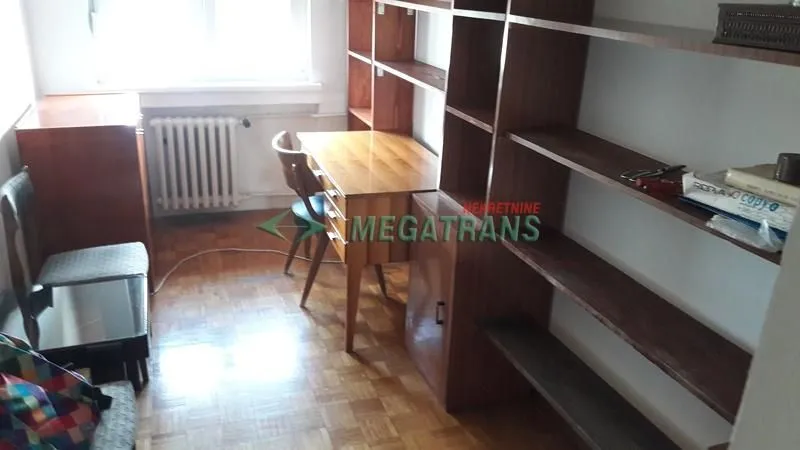 Izdavanje, četvorosoban stan, 97m², Centar, Novi Sad