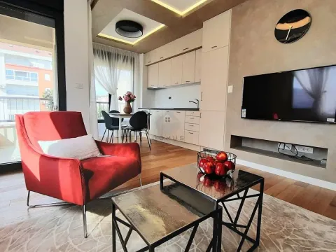 Sale, one bedroom apartment, 45m², Blok 6, Podgorica - image 2