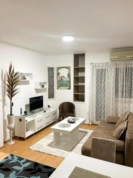 Izdavanje, jednosoban stan, 42m², Preko Morače, Podgorica