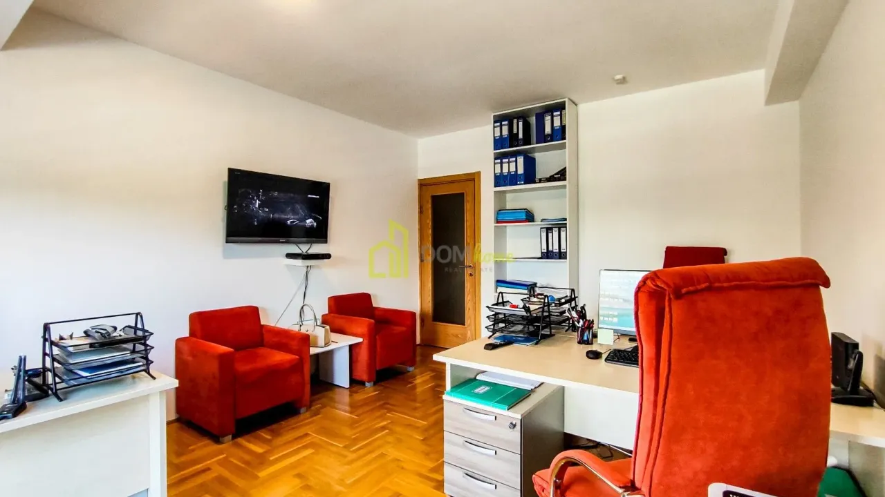 Izdavanje, poslovni prostor, 71m², Preko Morače, Podgorica