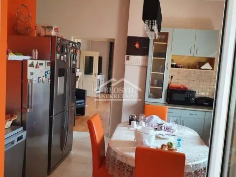 Prodaja, kuća, 155m², Ovča, Palilula Sve Podlokacije - image 8