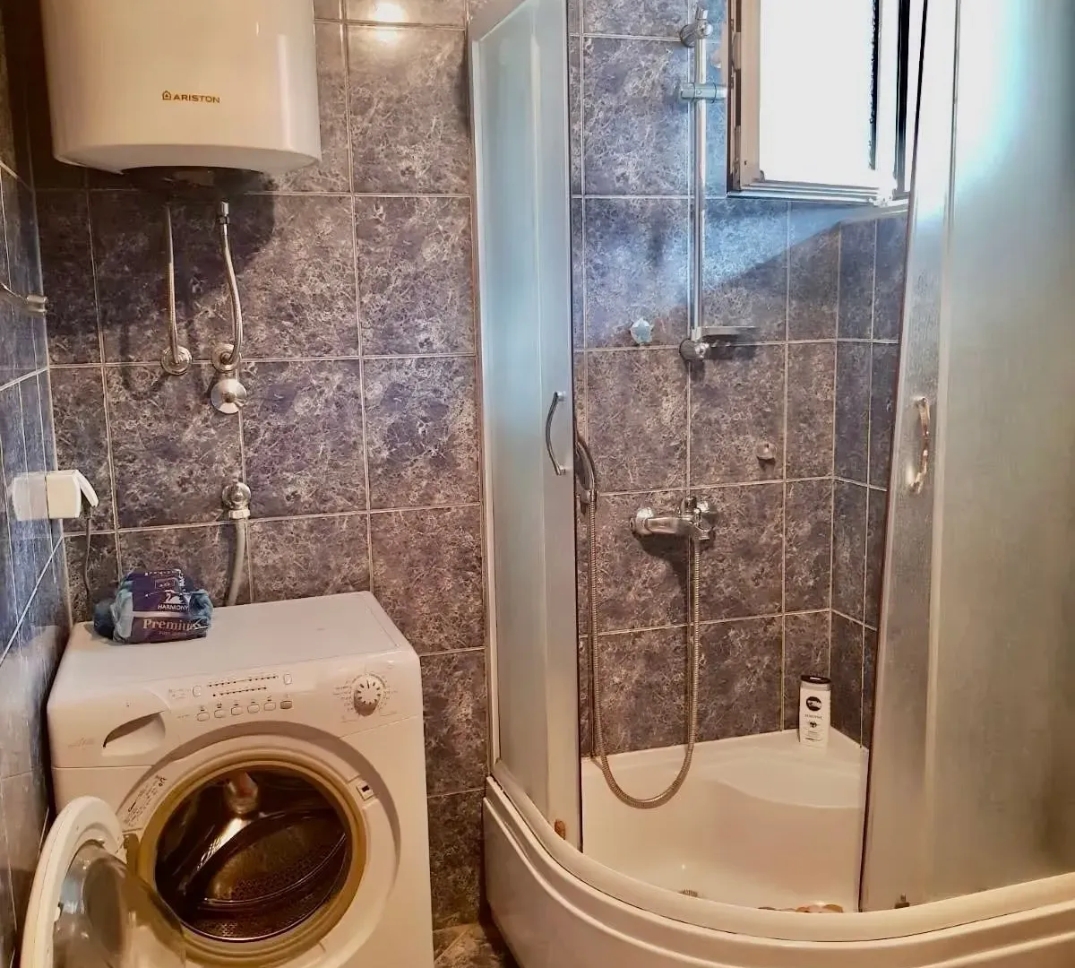 Izdavanje, dvosoban stan, 70m², Lazi, Budva