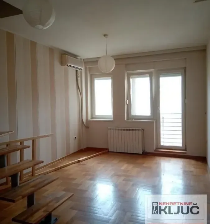 Prodaja, četvorosoban stan, 81m², Bulevar Oslobodjenja, Novi Sad Sve Podlokacije