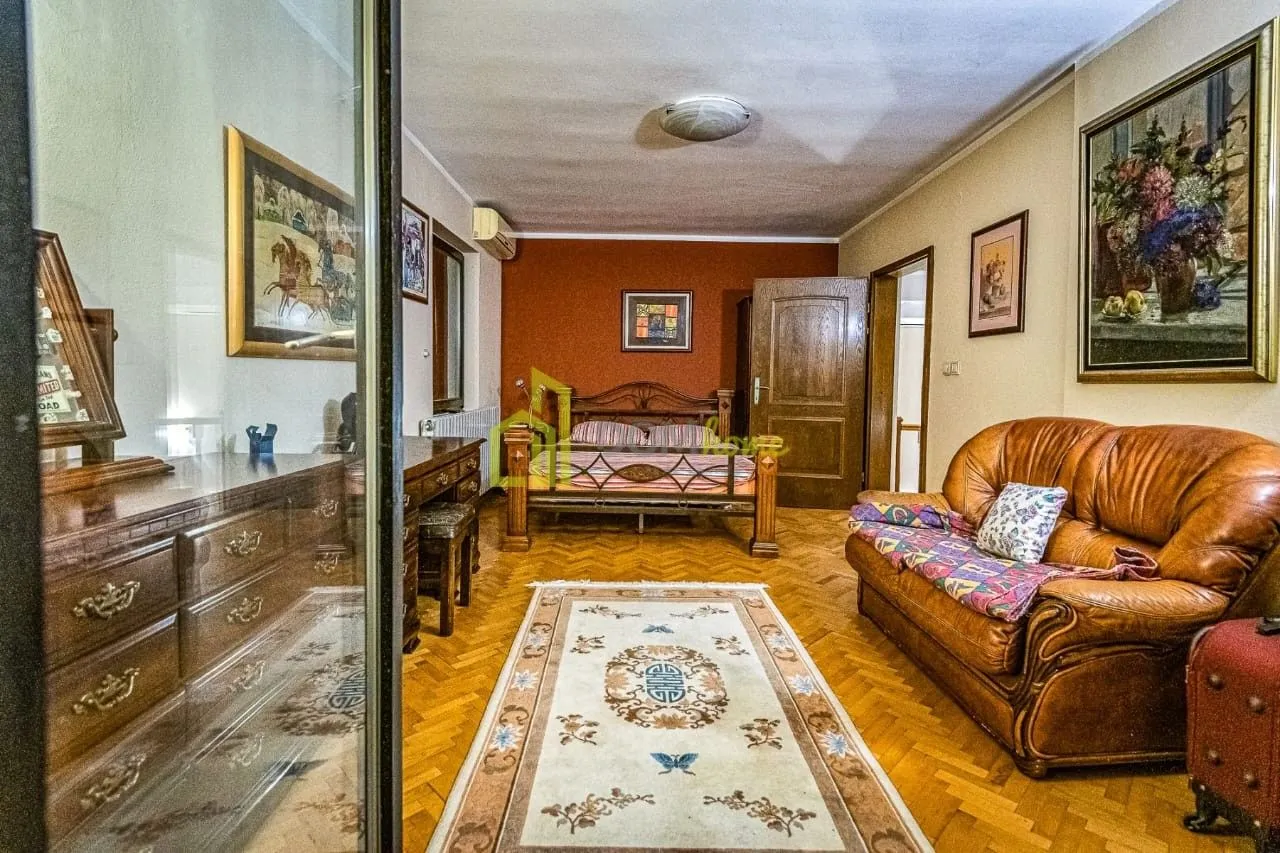 Sale, house, 280m², Masline, Podgorica