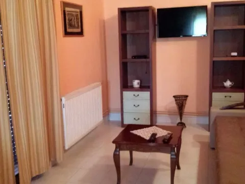 Izdavanje, kuća, 65m², Dobrota, Kotor - image 8