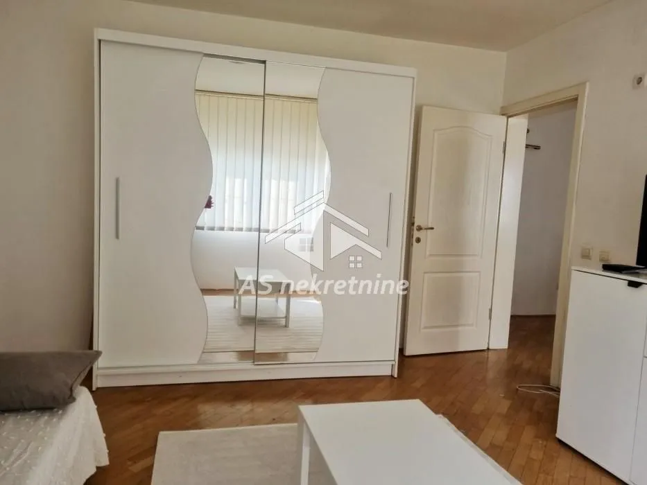 Rent, apartment, 130m², Čukarica, Beograd
