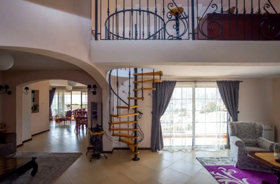 Sale, three bedroom apartment, 220m², Sveta Vrača, Kotor