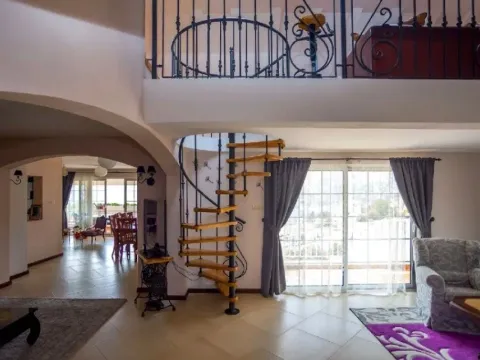 Sale, three bedroom apartment, 220m², Sveta Vrača, Kotor