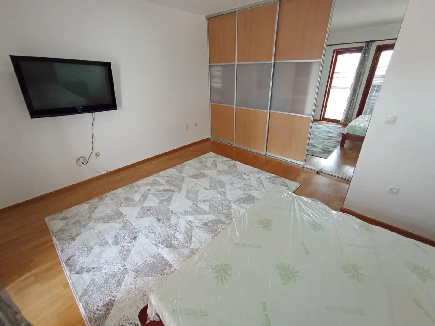 Izdavanje, trosoban stan, 120m², Ljubović, Podgorica