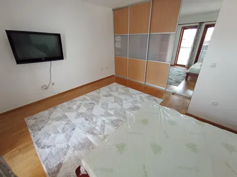 Izdavanje, trosoban stan, 120m², Ljubović, Podgorica - image 9