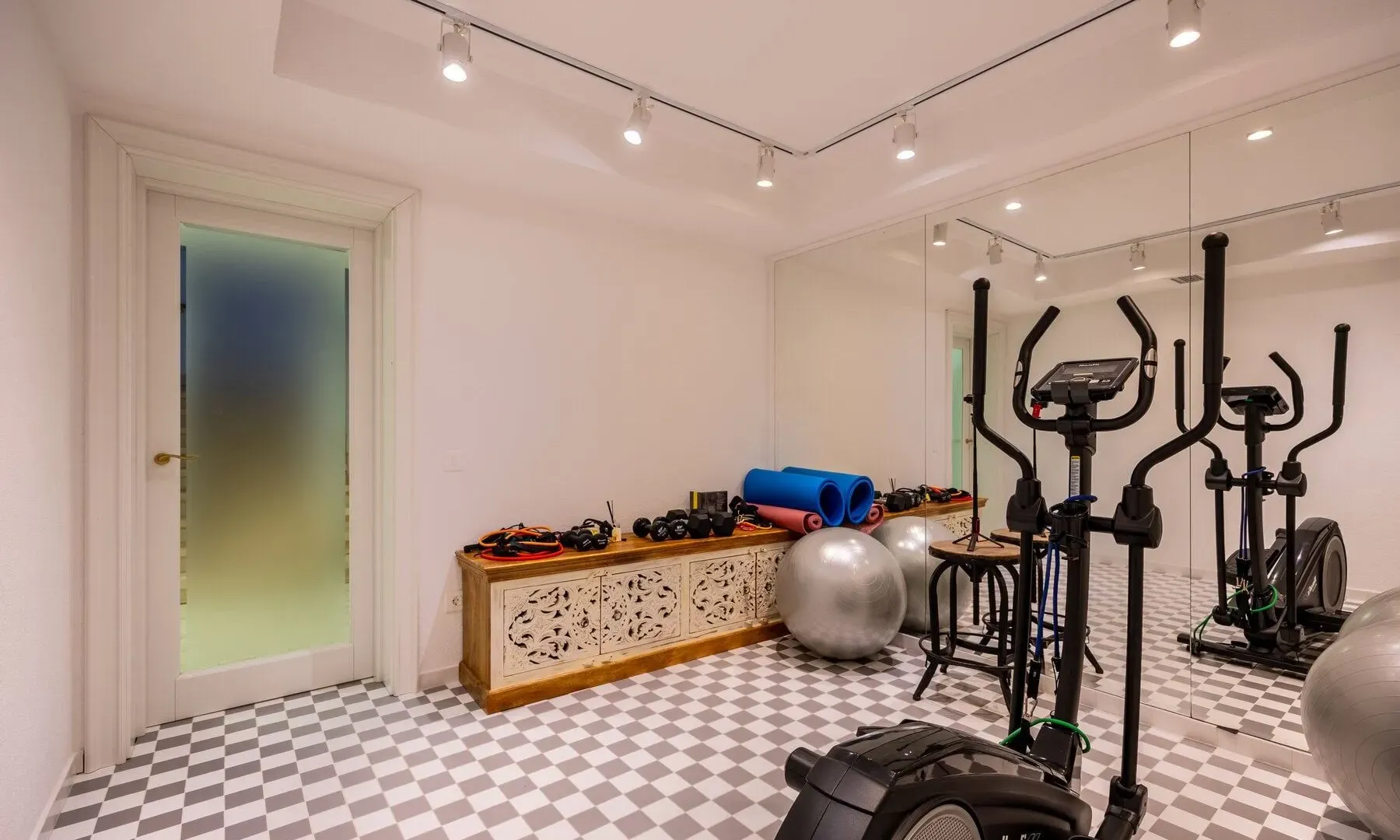 Rent, house, 587m², Dobrota, Kotor