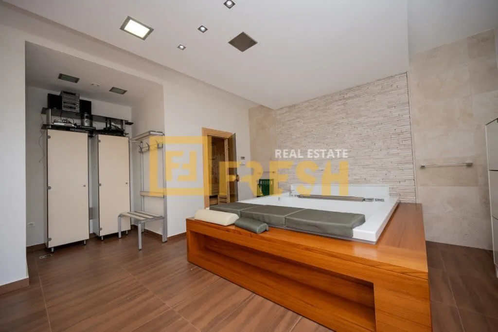 Rent, house, 380m², Mareza, Podgorica
