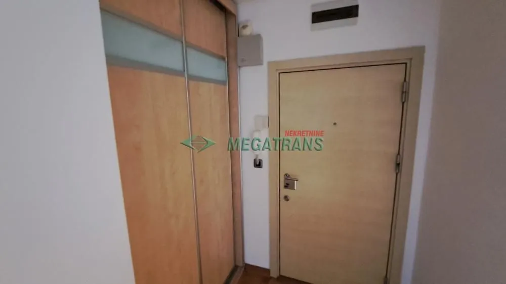 Izdavanje, četvorosoban stan, 112m², Grbavica, Novi Sad Sve Podlokacije