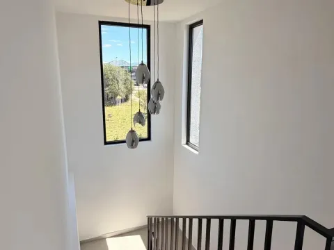 Rent, house, 225m², Gornja Gorica, Podgorica - image 8