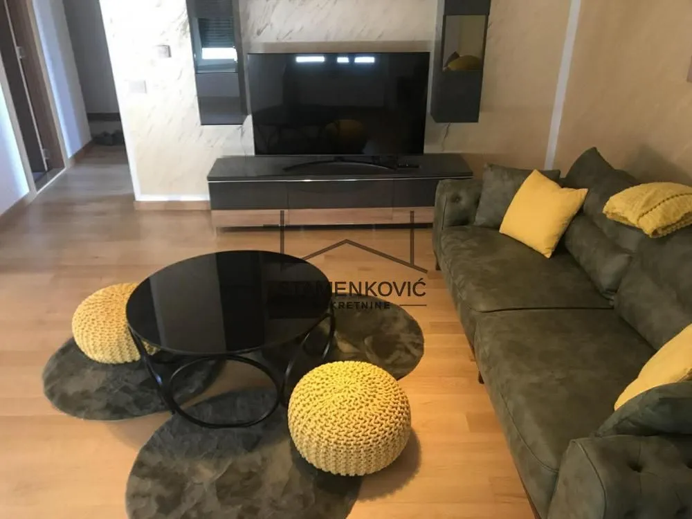Izdavanje, jednosoban stan, 45m², Centar, Novi Sad