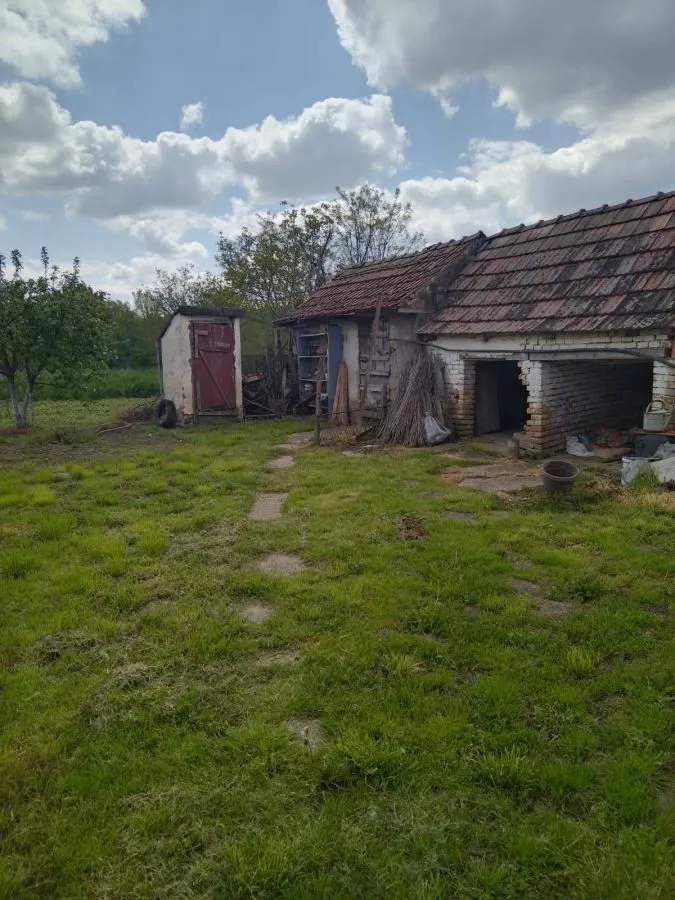 Prodaja, kuća, 130m², Taraš, Zrenjanin