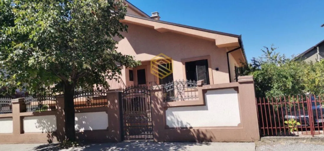 Izdavanje, kuća, 120m², Stari Aerodrom, Podgorica