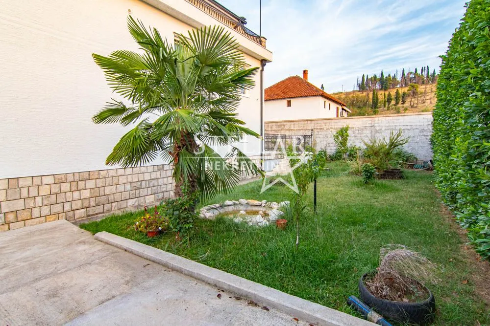 Izdavanje, kuća, 250m², Zagorič, Podgorica