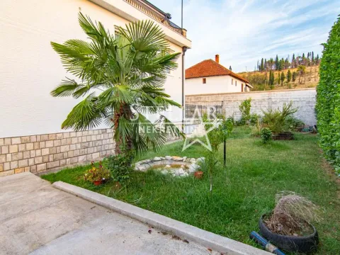 Izdavanje, kuća, 250m², Zagorič, Podgorica - image 22