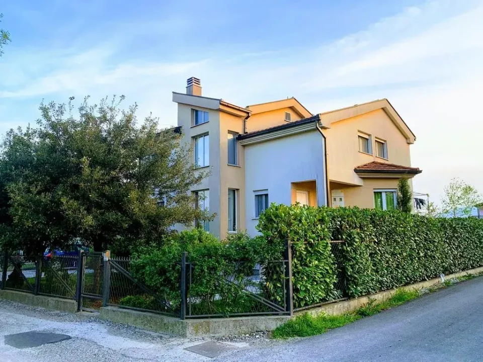 Rent, house, 240m², Donja Gorica, Podgorica