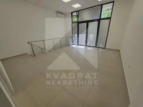Izdavanje, poslovni prostor, 113m², Blok 6, Podgorica - image 2