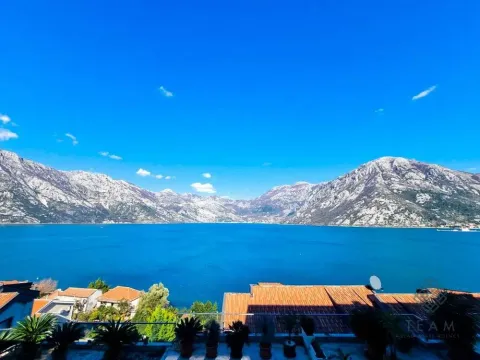 Sale, two bedroom apartment, 68m², Kostanjica, Kotor