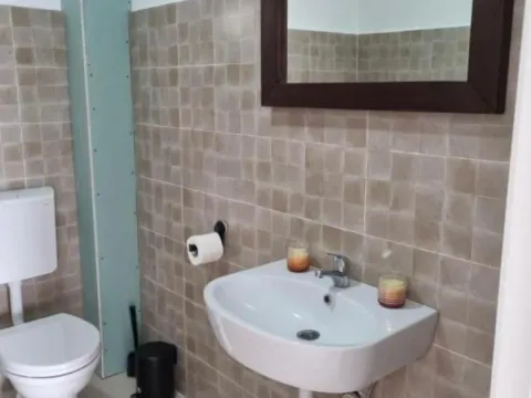 Izdavanje, dvosoban stan, 90m², Risan, Kotor - image 14